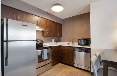 Reno/Tahoe Airport Apartment | Getaway Vacation! Pets Allowed, FREE Bfast, Minutes to Nevada Historical Society