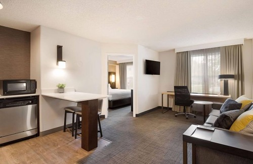 Reno/Tahoe Airport Apartment | Getaway Vacation! Pets Allowed, FREE Bfast, Minutes to Nevada Historical Society