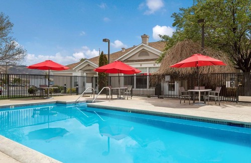 Reno/Tahoe Airport Apartment | Getaway Vacation! Pets Allowed, FREE Bfast, Minutes to Nevada Historical Society
