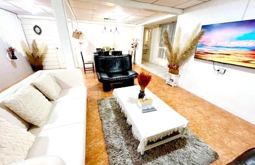 Ratchadaphisek Villa | Getaway Villa Bangkok - 4 Bedroom,6 Beds and 5 Bathroom