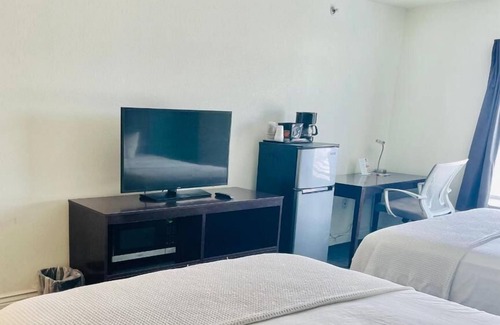 Cuero House | Getaway Weekend Trip! Comes w/ Free Parking, Minutes from Guadalupe River!
