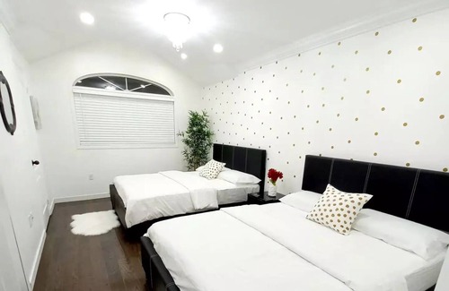Orillia House | Getaway with an 8-seater Hot Tub & Gaming