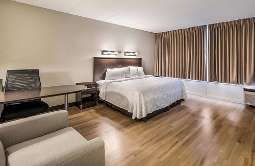 Woburn Hotel | Getaway with Friends! FREE Parking, Minutes to Downtown Boston and Woburn Mall!