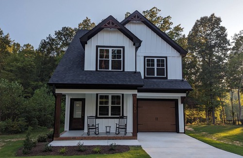 Littleton House | Getaway with "No Egrets"! Your Lake Gaston haven awaits you!