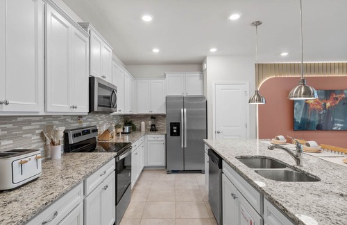 Tuscan Hills House | Getaway with Private Pool, Clubhouse, Lazy River - Family Home!