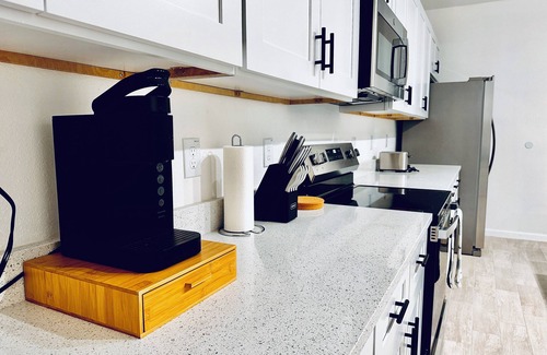 Sanford House | Getaways, your way!nSpacious & Modern 3BR, 2BA