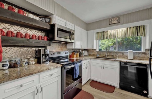 New Braunfels House | Gettin' Guada Loopy With Hot Tub & Riverfront