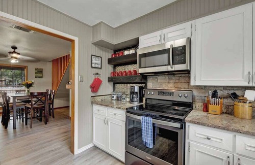 New Braunfels House | Gettin' Guada Loopy With Hot Tub & Riverfront
