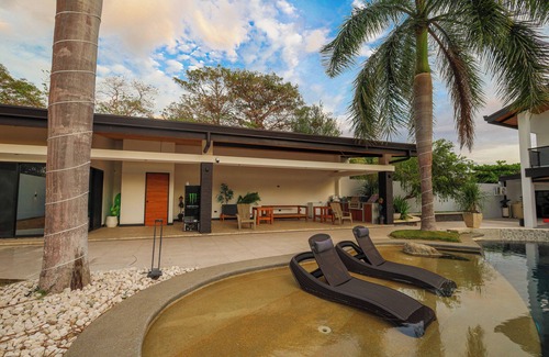 Liberia House | Gey Tropical House