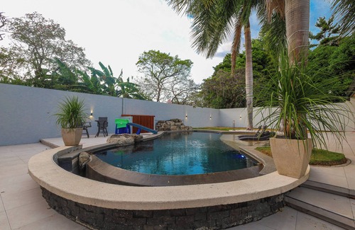 Liberia House | Gey Tropical House