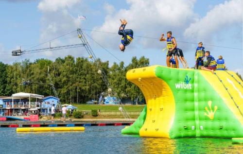 Tersoal Other | Gezellige caravan met weids uitzicht nabij Sneekermeer