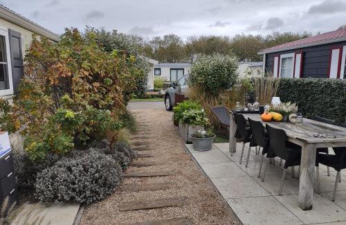 Groot Valkenisse Apartment | GEZELLIGE ZEEMEEUW Bed by the Sea