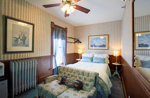 Rush City House | GH 7 · #7 Grant House- The Wilder Suite