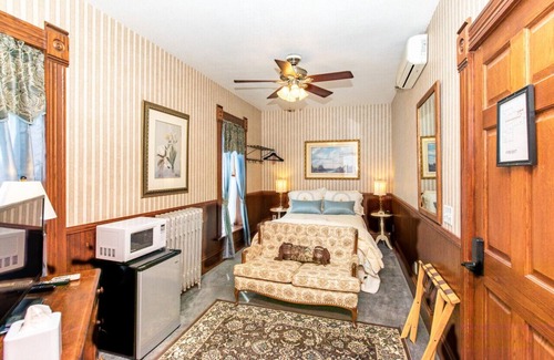 Rush City House | GH 7 · #7 Grant House- The Wilder Suite