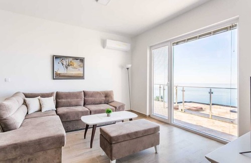 Seoca Apartment | GH# New Penthouse with a pool and a sea view