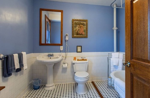 Rush City Hotel | GH3 · #3 Grant House-The Ducat Suite: Avalon in Lavender