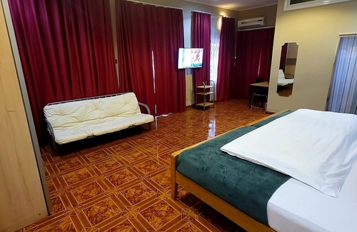 Adenta House | Ghouse room A Ideal For Friends family And Corporate