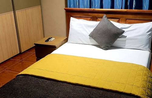 Adenta House | Ghouse room A Ideal For Friends family And Corporate