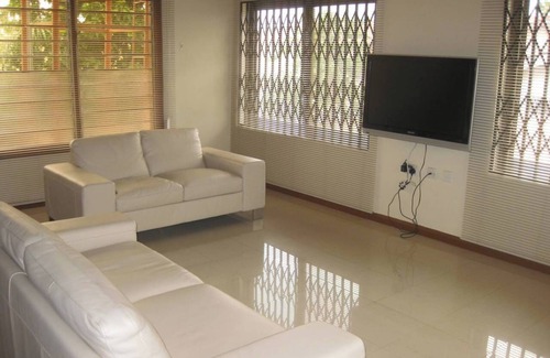 Adenta House | Ghouse room A Ideal For Friends family And Corporate