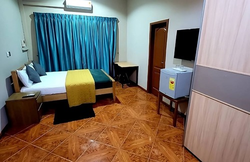 Adenta House | Ghouse room D Ideal For Friends family And Corporate