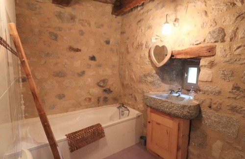 Saint-Remy-de-Chaudes-Aigues Cottage | Gite Saint-Rémy-de-Chaudes-Aigues, 6 bedrooms, 12 persons