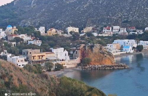 Panormos Apartment | Giannis Gerakios apartments by climbing house