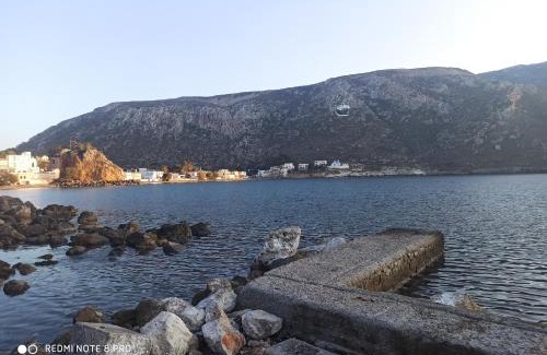 Panormos Apartment | Giannis Gerakios apartments by climbing house