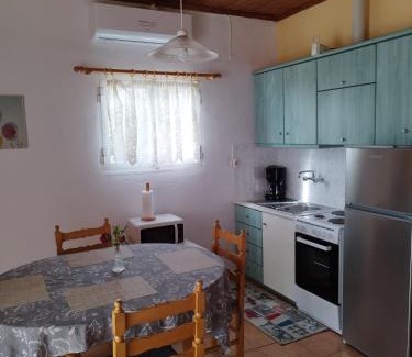 Kompi House | Giannis House 2 minutes walk to the beach Peroulia