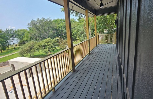 Grove House | Giant 10-bedroom lakefront home with large pool, hot tub, and dock