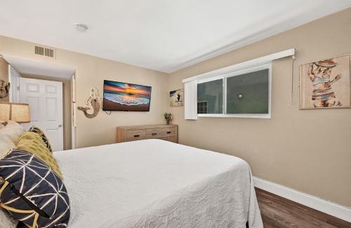 Balboa Peninsula House | Giant Beachfront Home with Parking near the Pier