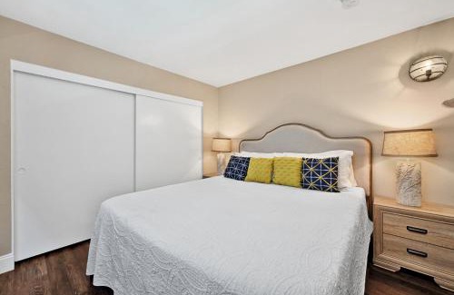 Balboa Peninsula House | Giant Beachfront Home with Parking near the Pier