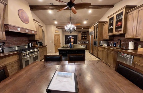 University Estates House | GIANT Compound located 15min from Scottsdale