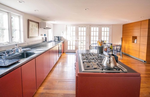 New Paltz House | Giant, Cozy Getaway in the Country