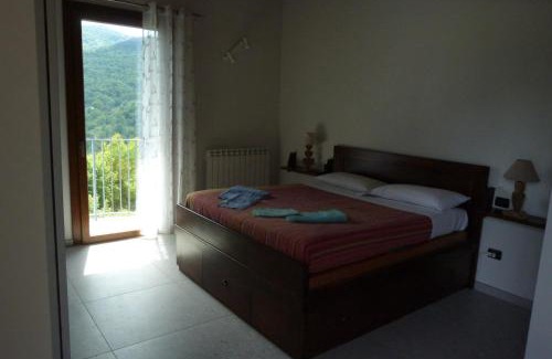Centro Valle Intelvi Bed & Breakfast | Giardino tra i laghi