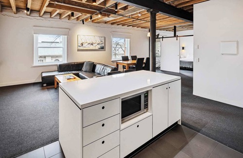 Sullivan's Cove Apartment | Gibson's Mill waterfront warehouse apartment - 101