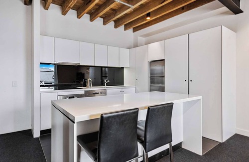 Sullivan's Cove Apartment | Gibson's Mill waterfront warehouse apartment - 101
