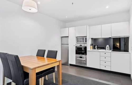 Sullivan's Cove Apartment | Gibson's Mill waterfront warehouse apartment - 104