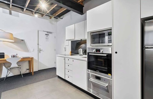 Sullivan's Cove Apartment | Gibson's Mill waterfront warehouse apartment - 202