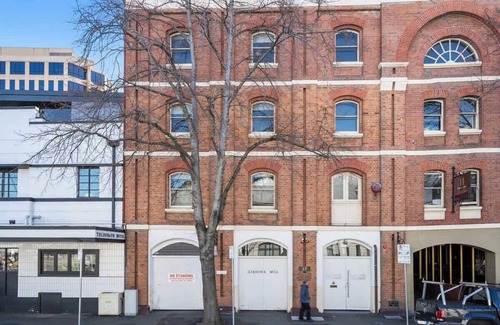 Sullivan's Cove Apartment | Gibson's Mill waterfront warehouse apartment - 202