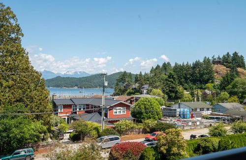 Gibsons Hotel | Gibsons Landing Inn