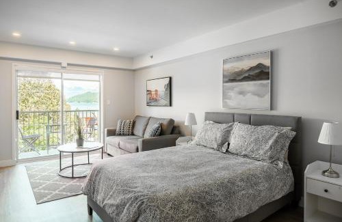 Gibsons Hotel | Gibsons Landing Inn