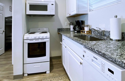 Five Points Condo | Giddy Up in East Suites! 4 bd/2 ba! Walk everywhere in East Nash!
