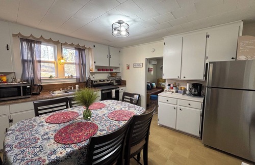 Reed Creek House | Giggling Creek Cottage: 45 Acres of Rural Bliss, BedJet, Arcades + Pet Friendly