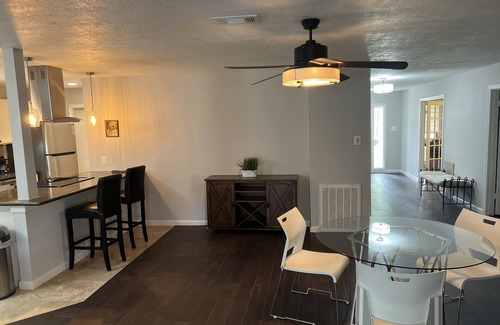 Taylor Lake Village House | Gigi’s Cottage! Beautiful House Near Kemah and Johnson's Space Center. It's