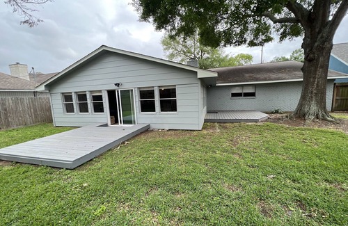 Taylor Lake Village House | Gigi’s Cottage! Beautiful House Near Kemah and Johnson's Space Center. It's