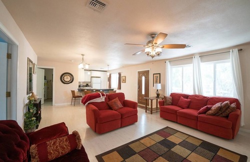 Thatcher House | Gila Valley Cottage | Quiet Retreat w/BBQ Patio