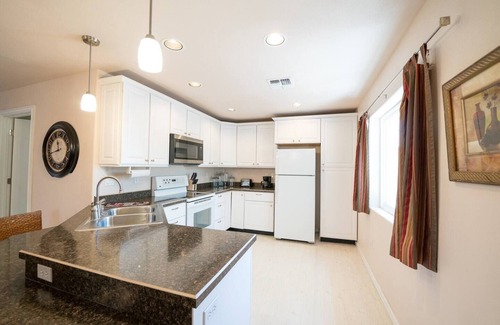 Thatcher House | Gila Valley Cottage | Quiet Retreat w/BBQ Patio