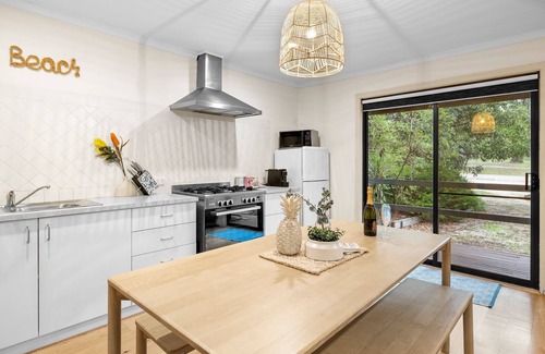 Aireys Inlet House | Gilbert Cottage I Walk to the shops