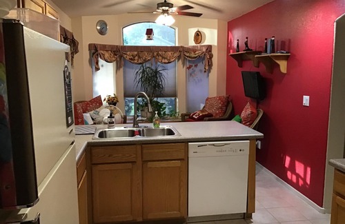 Gilbert House | Gilbert HOME AWAY FROM HOME -Relax and Enjoy-3 queen bed-2 bath