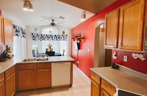 Gilbert House | Gilbert HOME AWAY FROM HOME -Relax and Enjoy-3 queen bed-2 bath